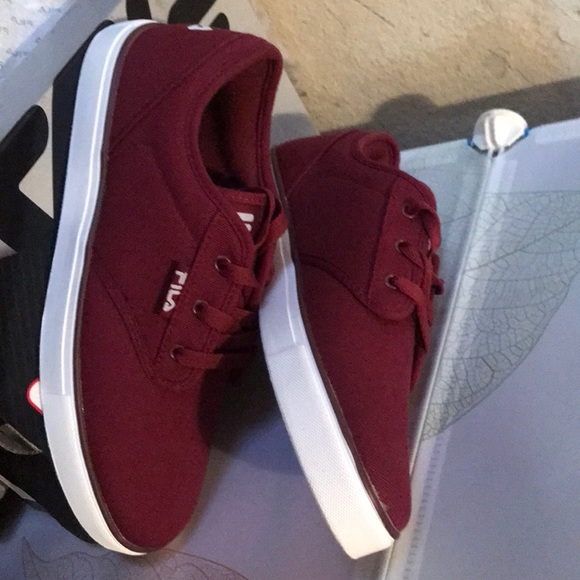 I’m selling the nice brand new filas - Picture 1 of 2